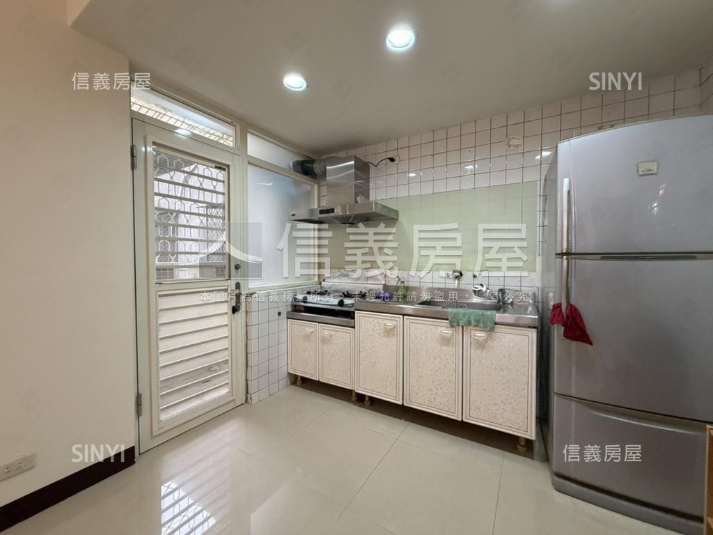 公園旁大空間低總價美宅房屋室內格局與周邊環境