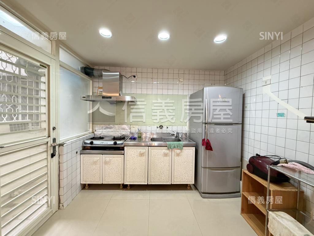 公園旁大空間低總價美宅房屋室內格局與周邊環境