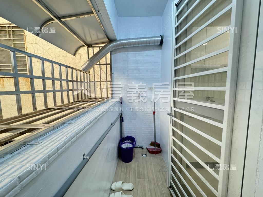 鹽埕愛河畔精裝美１＋１房房屋室內格局與周邊環境