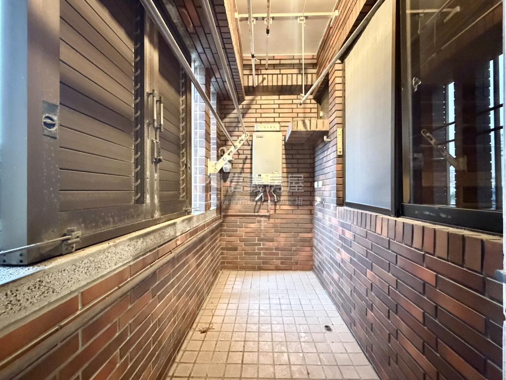 溫哥華三面採光美四房平車房屋室內格局與周邊環境