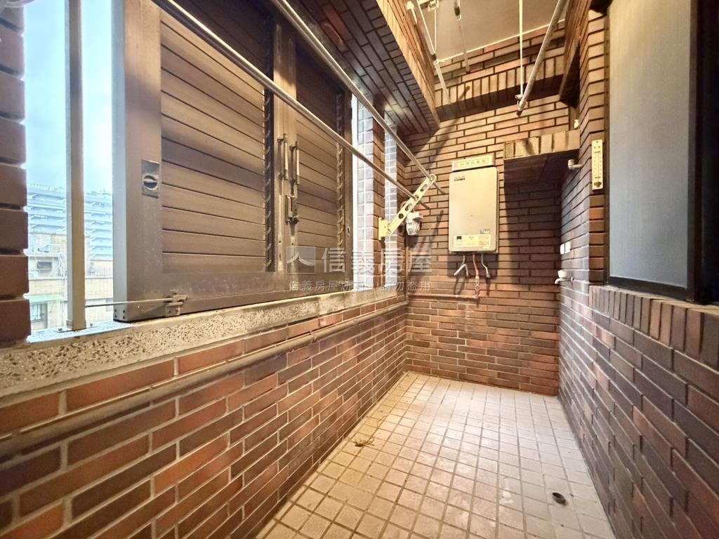 溫哥華三面採光美四房平車房屋室內格局與周邊環境