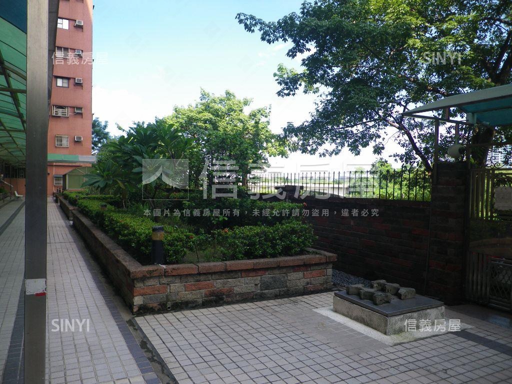 公園第一樓雙併大五房房屋室內格局與周邊環境