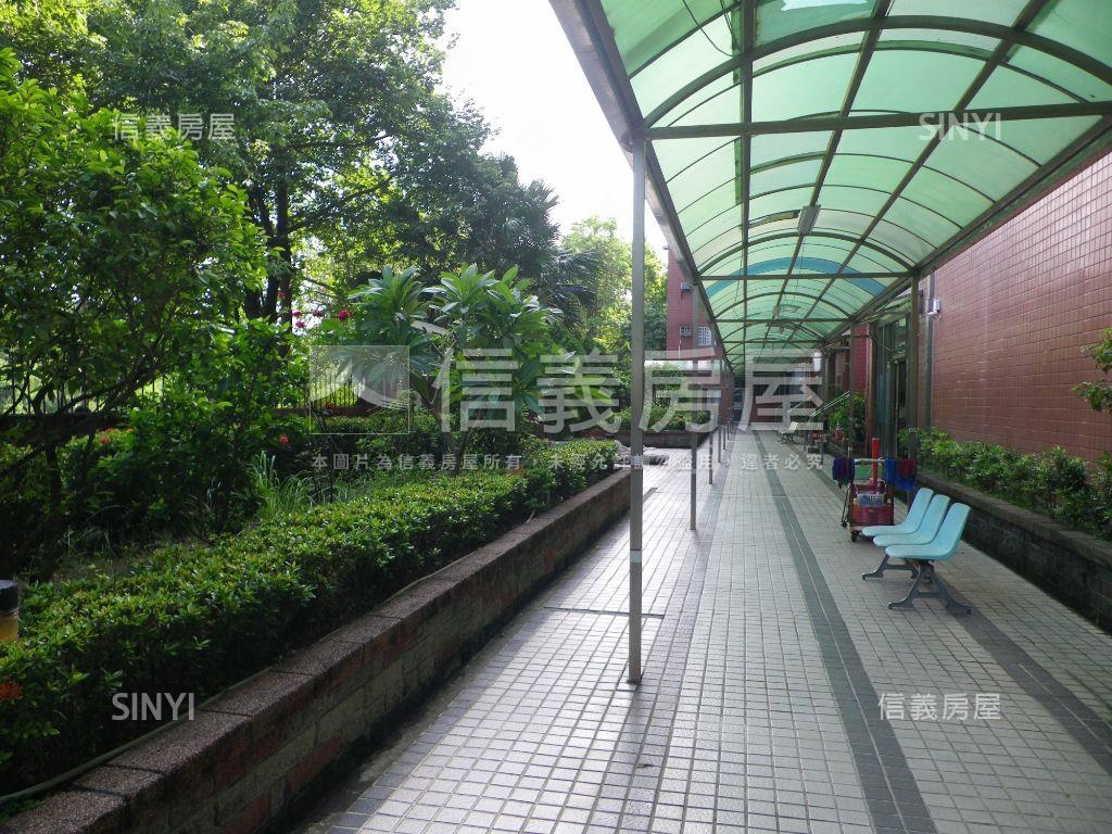 公園第一樓雙併大五房房屋室內格局與周邊環境