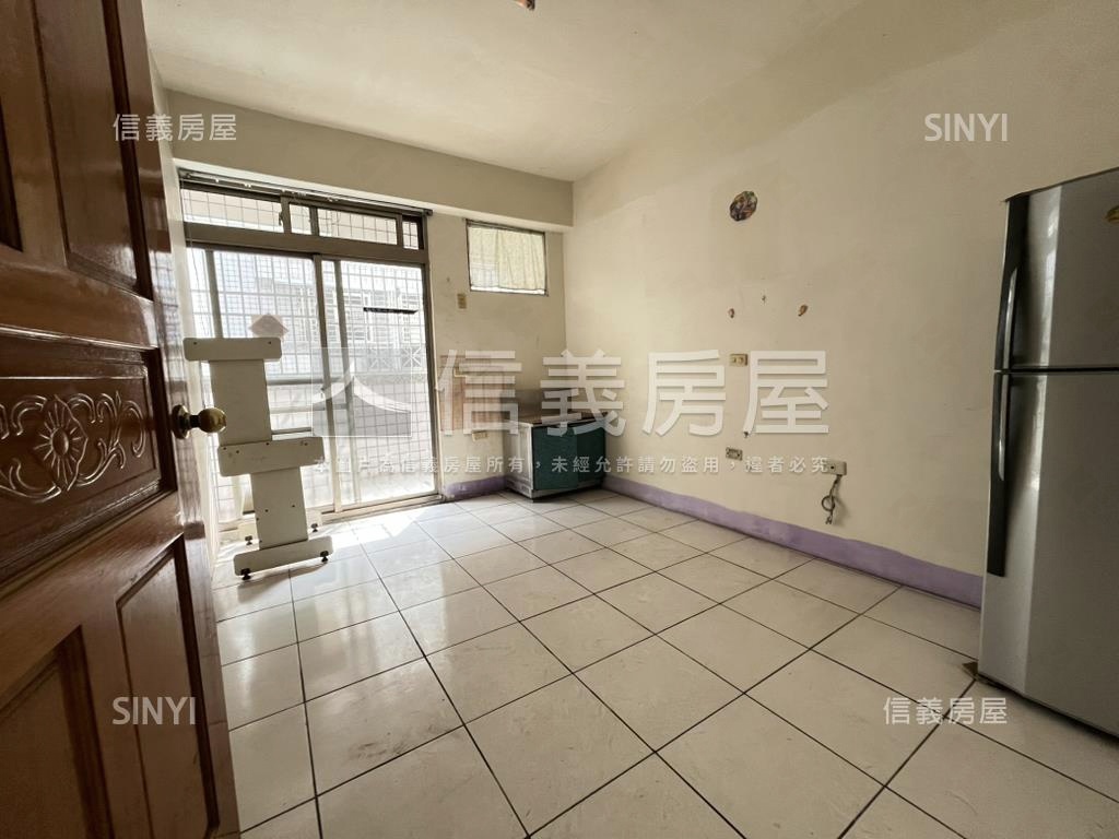 中正路前後臨路大店面房屋室內格局與周邊環境