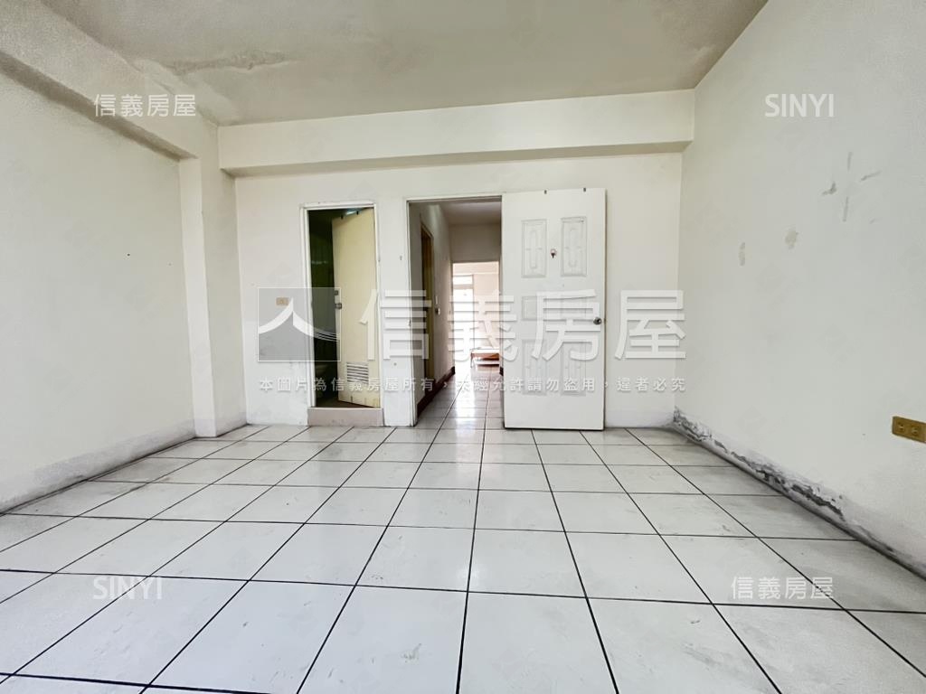 中正路前後臨路大店面房屋室內格局與周邊環境