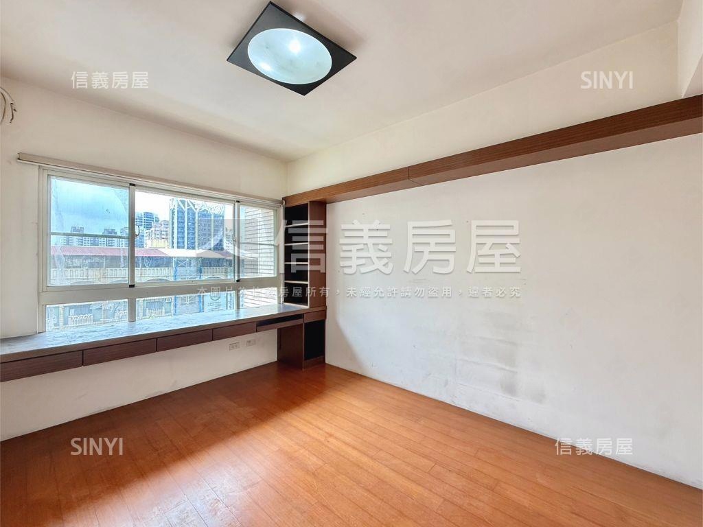 文山特區陽台進出三房平車房屋室內格局與周邊環境