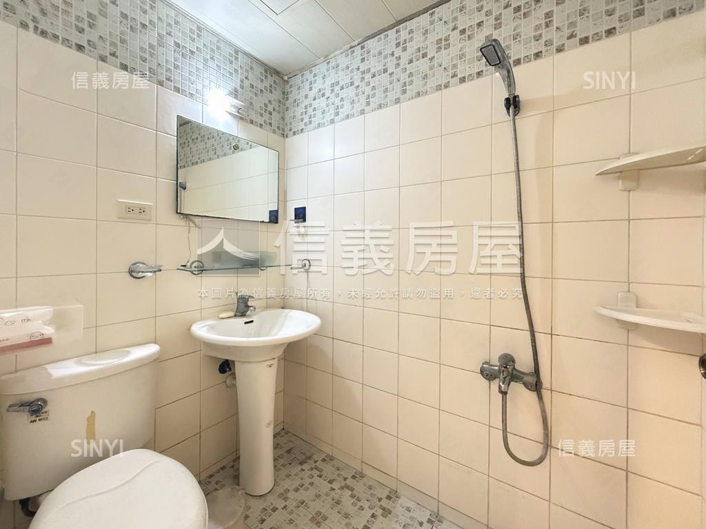文山特區陽台進出三房平車房屋室內格局與周邊環境