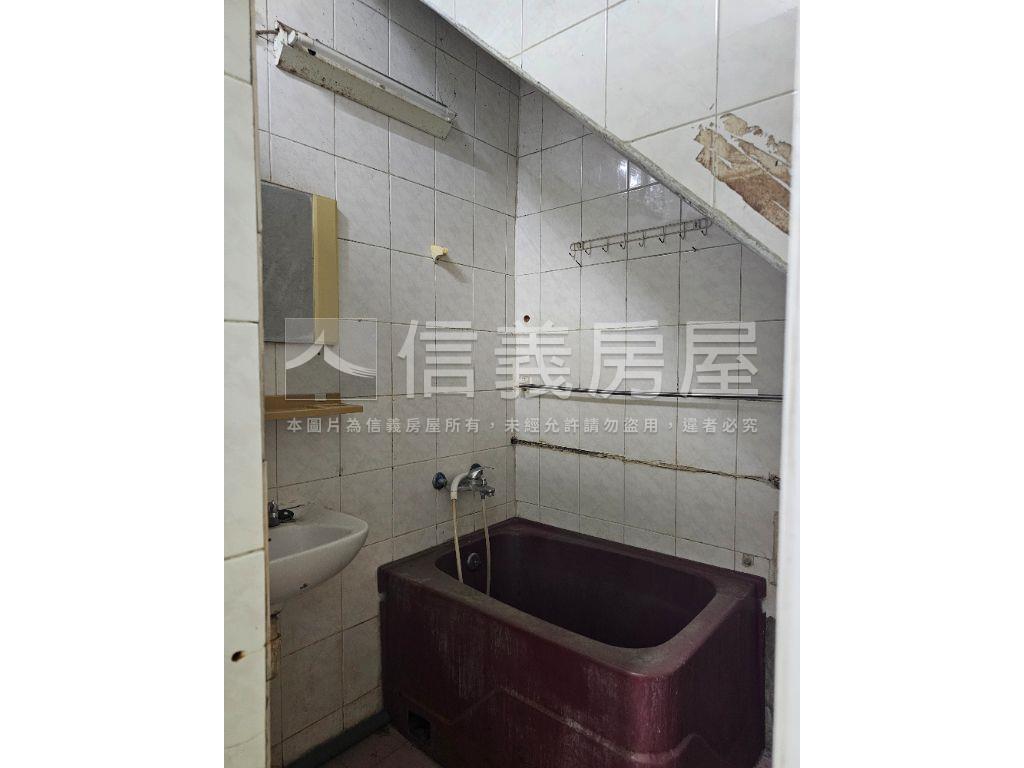 忠孝路透天房屋室內格局與周邊環境