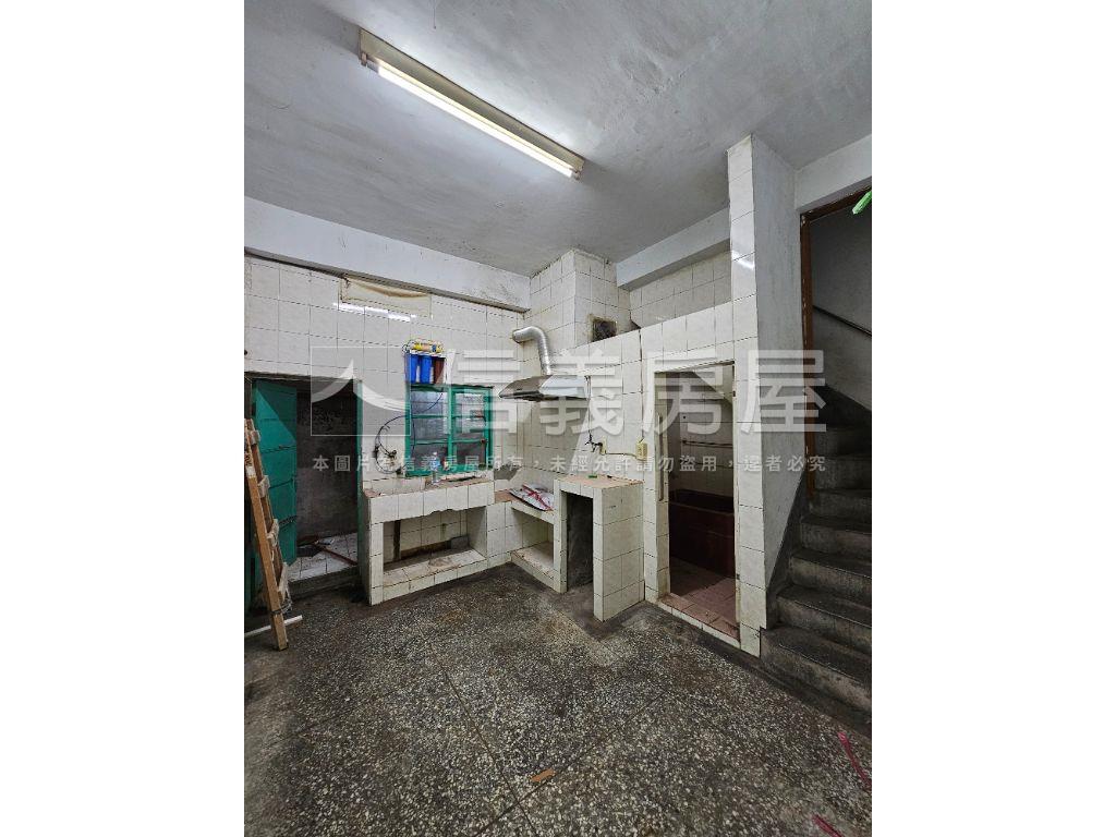 忠孝路透天房屋室內格局與周邊環境