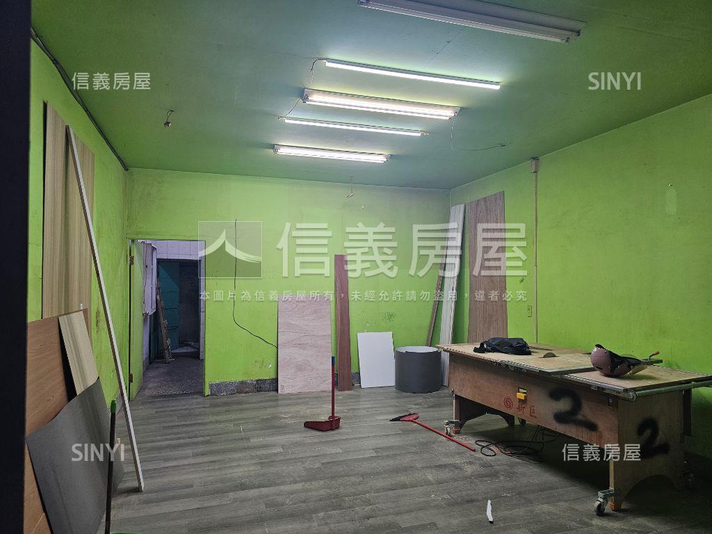 忠孝路透天房屋室內格局與周邊環境