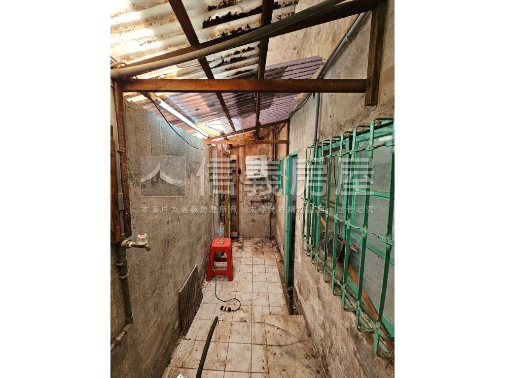 忠孝路透天房屋室內格局與周邊環境