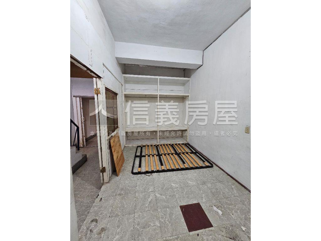 忠孝路透天房屋室內格局與周邊環境