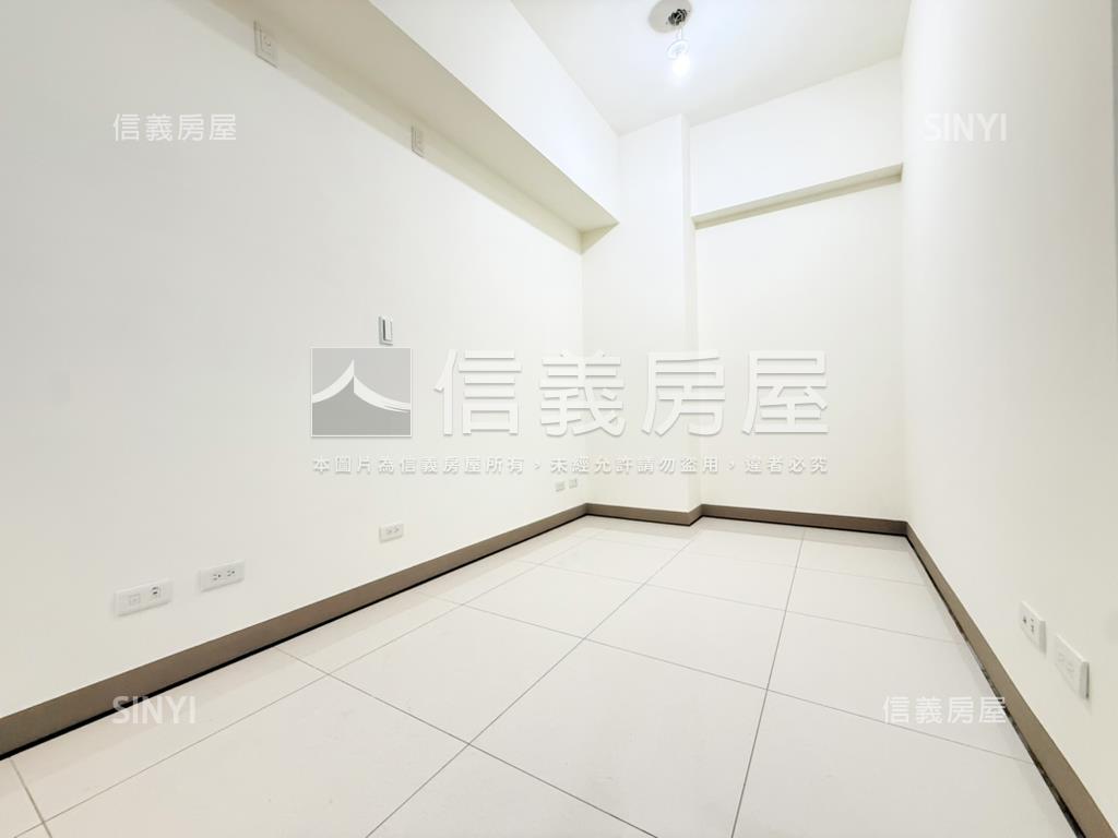 銳揚新樂活２＋１充電平車房屋室內格局與周邊環境