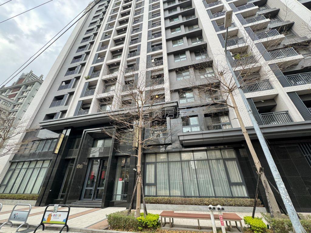 親家大鵬輕裝潢兩房平車位房屋室內格局與周邊環境