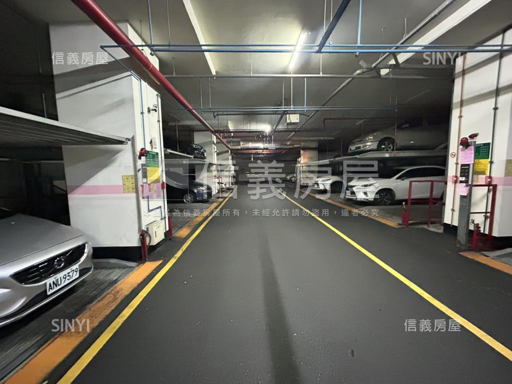 新富時代獨立權狀車位房屋室內格局與周邊環境