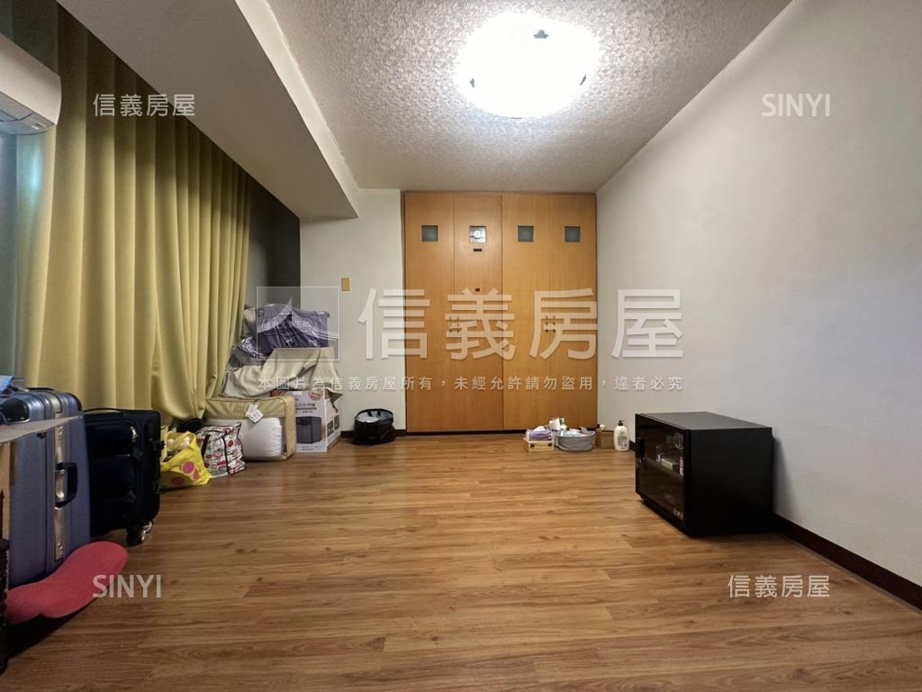 近南紡三房平車有附露台房屋室內格局與周邊環境