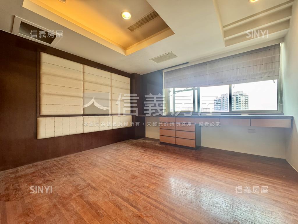 東區大坪數四房車位房屋室內格局與周邊環境