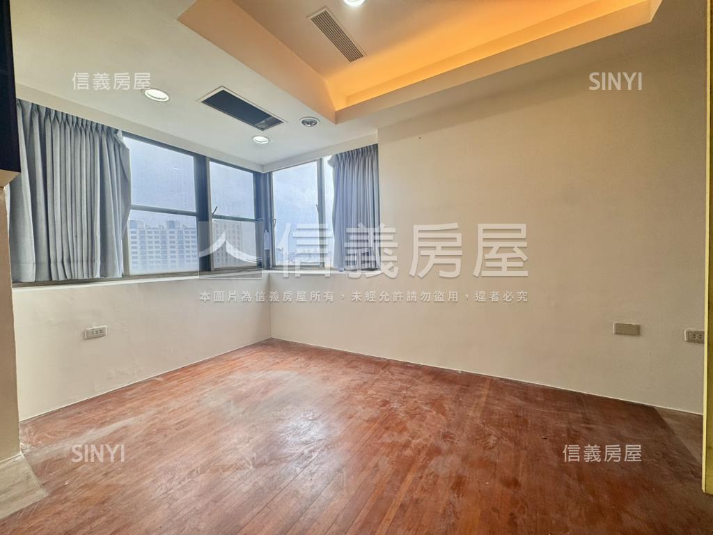 東區大坪數四房車位房屋室內格局與周邊環境