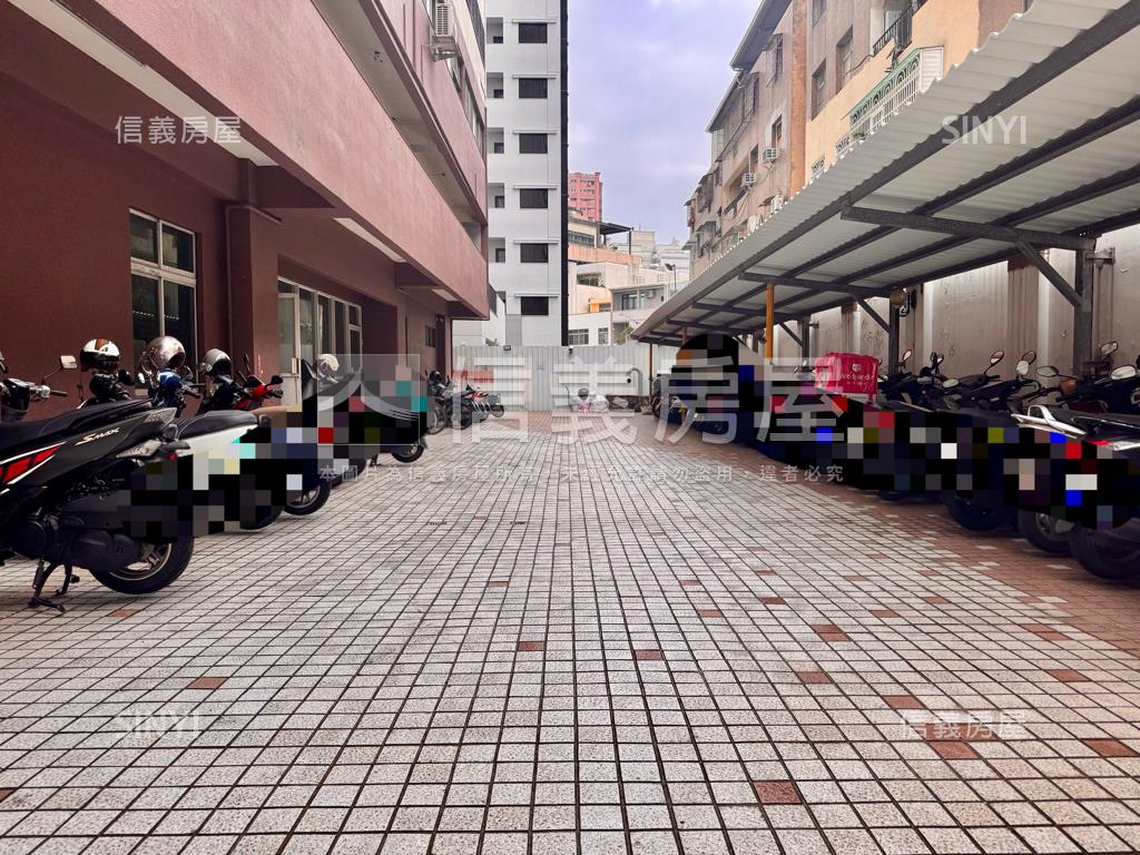 東區大坪數四房車位房屋室內格局與周邊環境