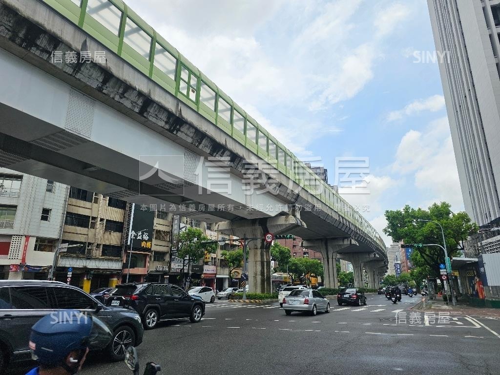 ＶＶＳ１Ａ８棟充電車位房屋室內格局與周邊環境