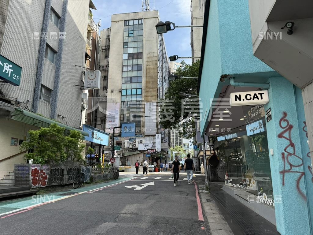 東區邊間金店面房屋室內格局與周邊環境
