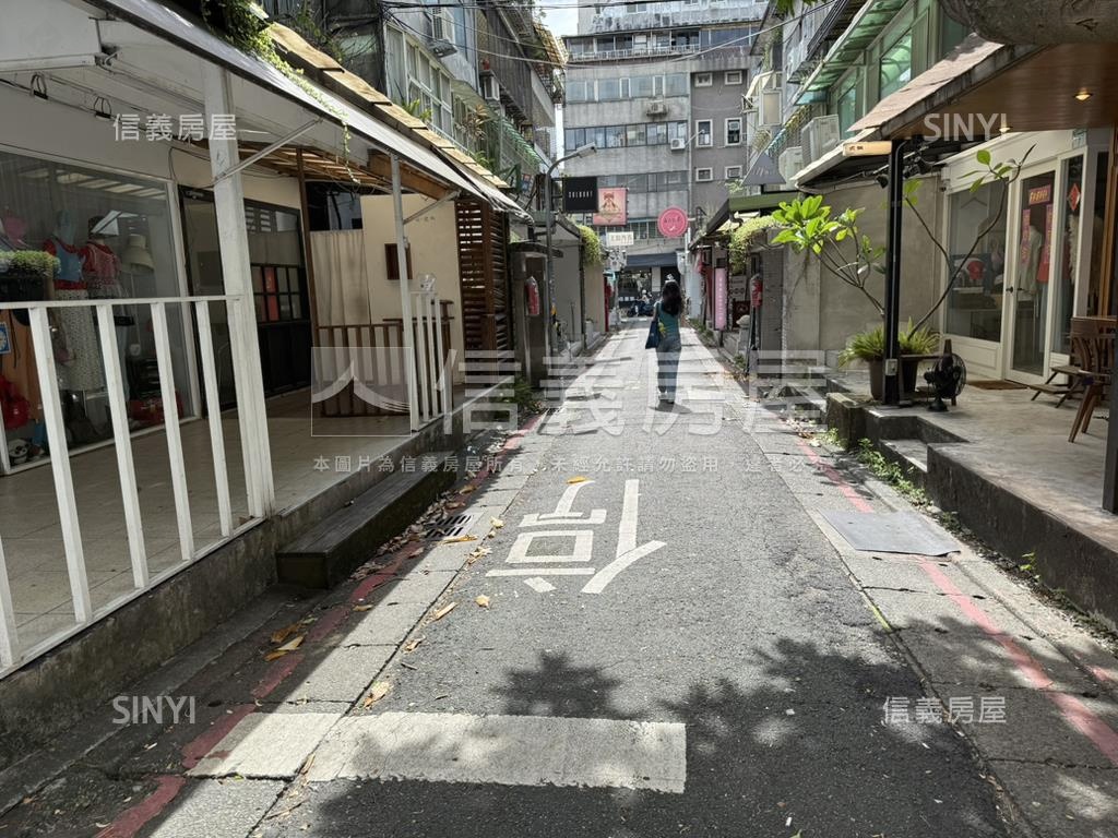 東區邊間金店面房屋室內格局與周邊環境