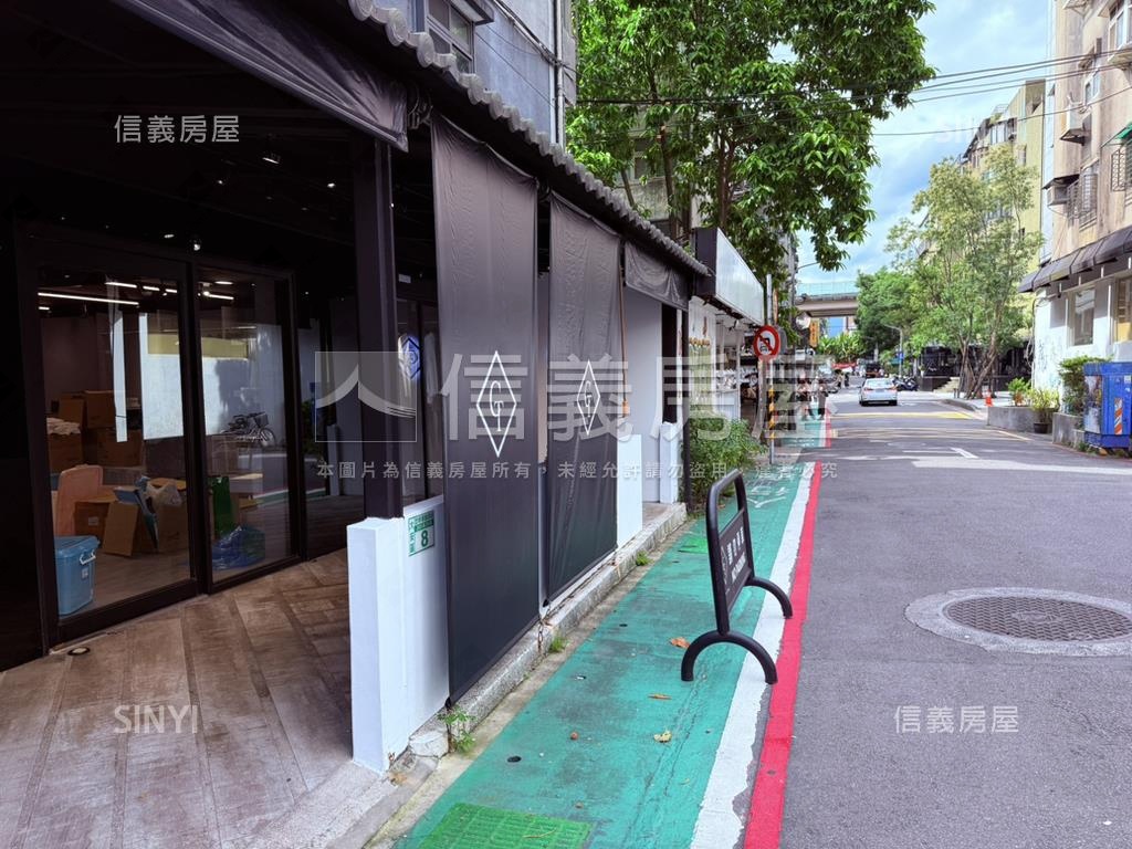東區邊間金店面房屋室內格局與周邊環境