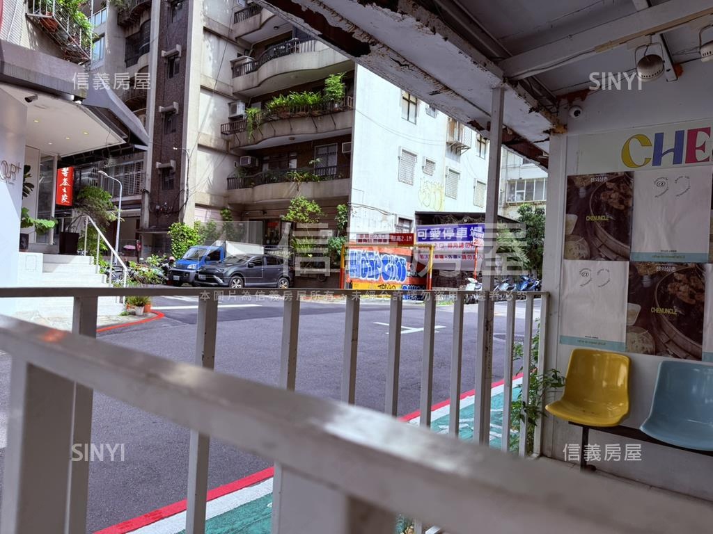 東區邊間金店面房屋室內格局與周邊環境