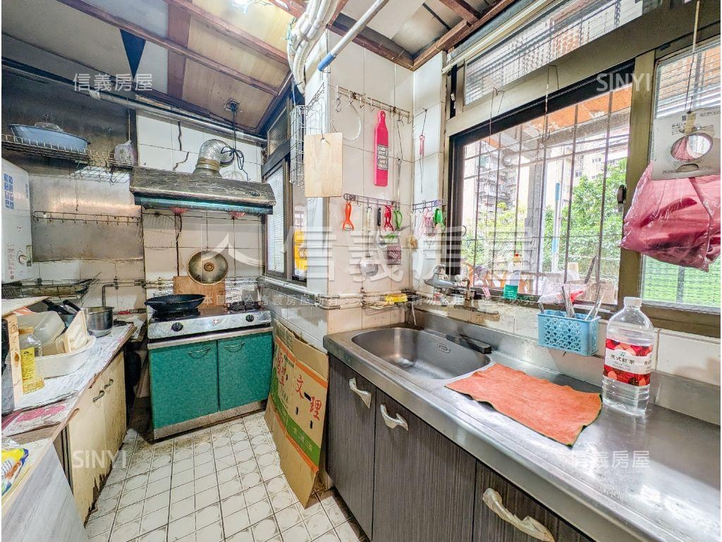 北市低總露臺電梯三房房屋室內格局與周邊環境