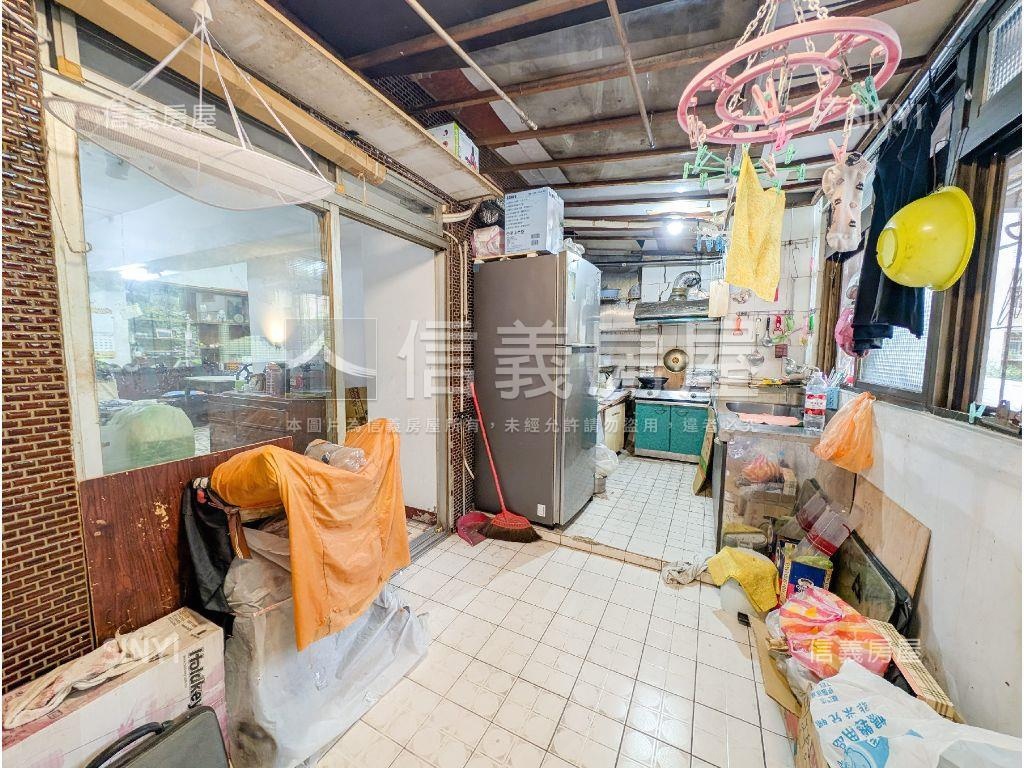 北市低總露臺電梯三房房屋室內格局與周邊環境