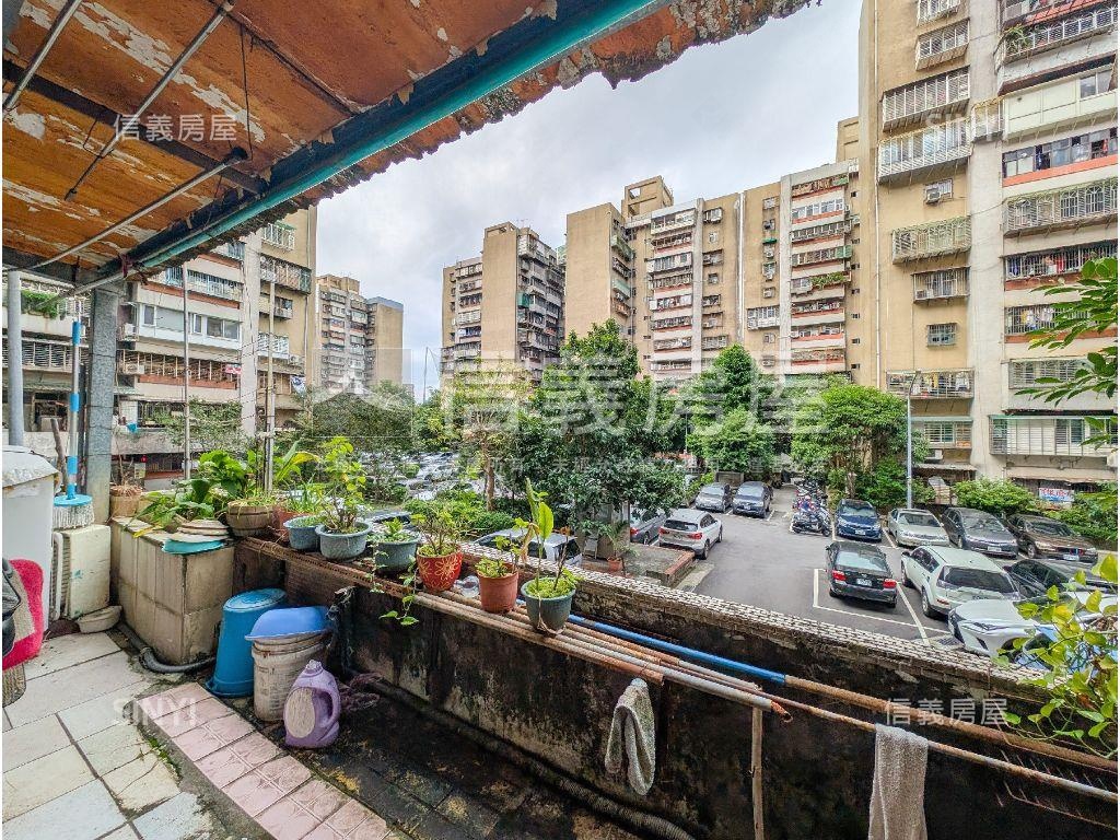 北市低總露臺電梯三房房屋室內格局與周邊環境