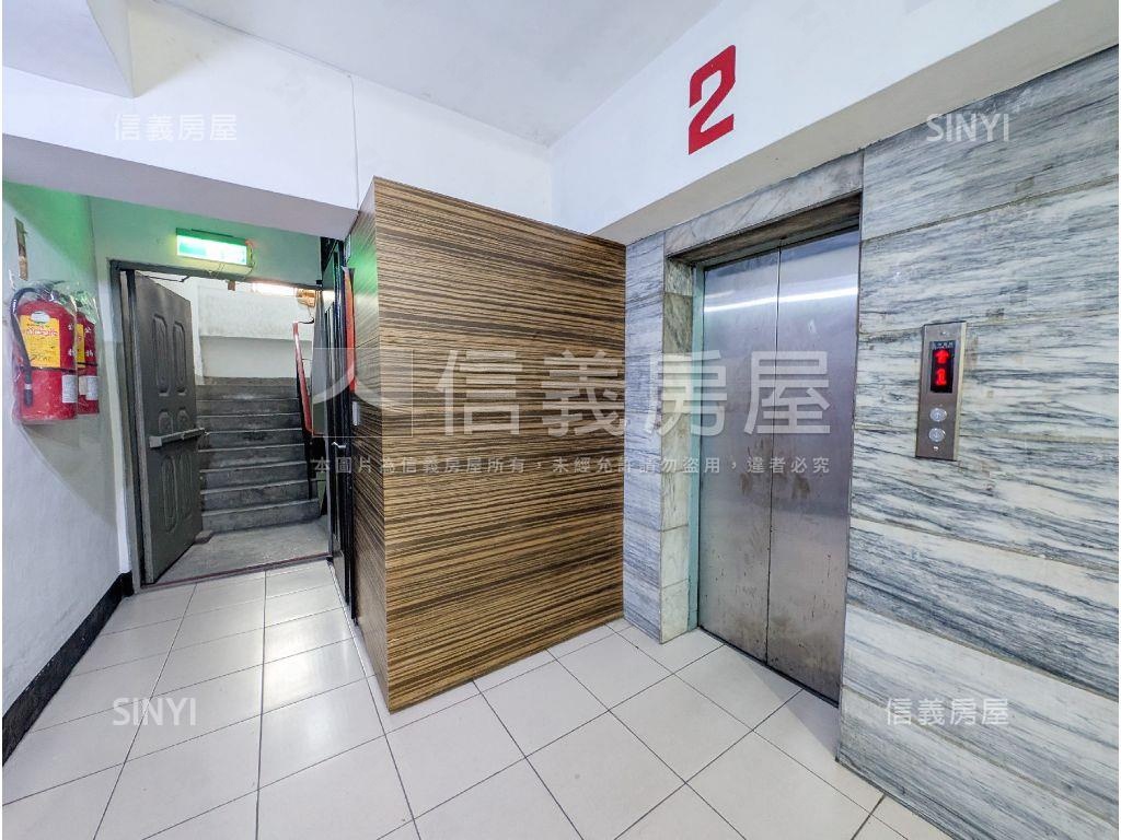 北市低總露臺電梯三房房屋室內格局與周邊環境