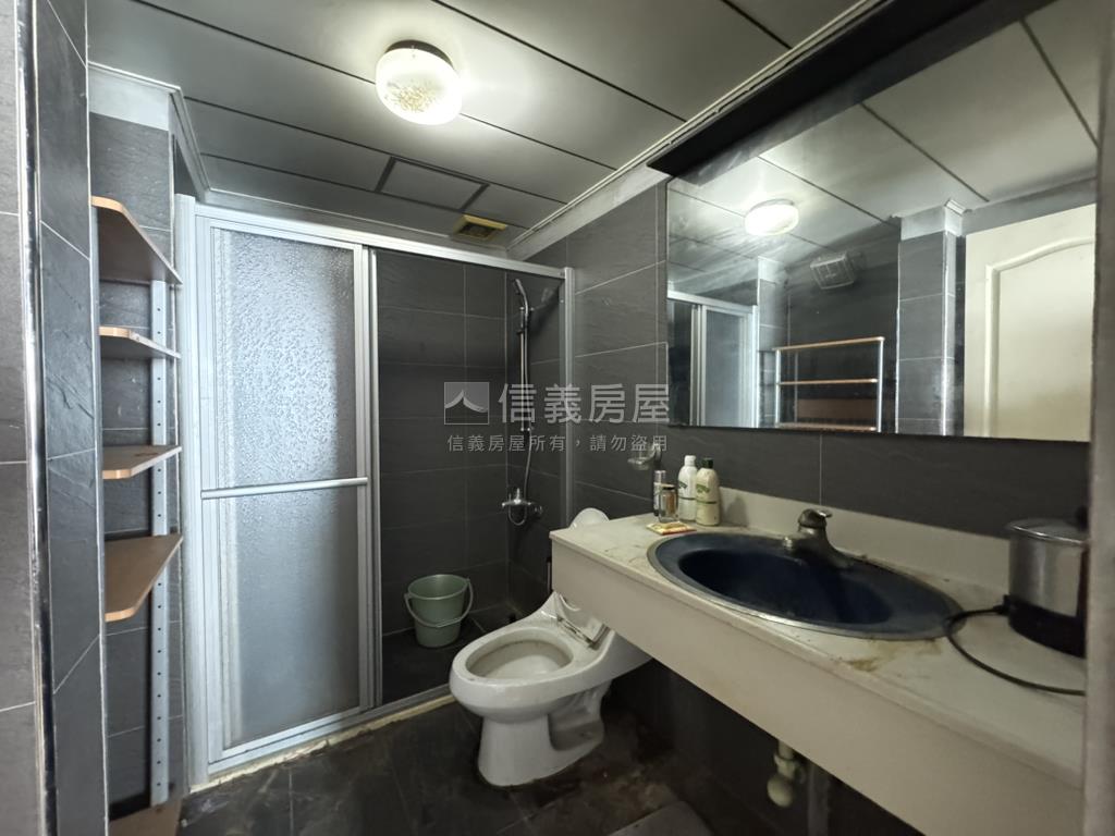 前金捷運華國花園大廈三房房屋室內格局與周邊環境