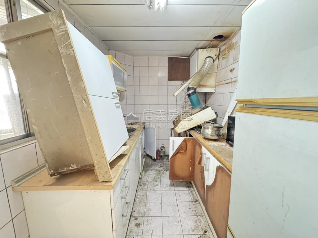 前金捷運華國花園大廈三房房屋室內格局與周邊環境