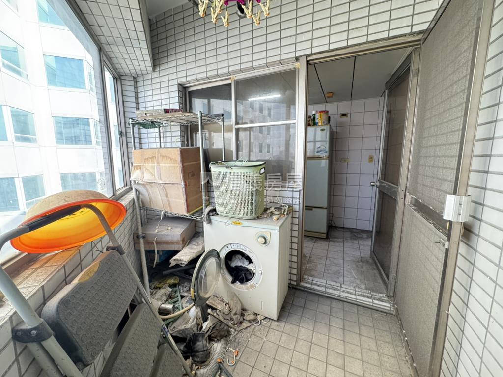 前金捷運華國花園大廈三房房屋室內格局與周邊環境