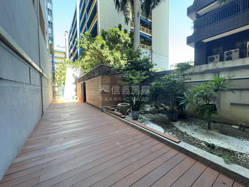 前金捷運華國花園大廈三房房屋室內格局與周邊環境