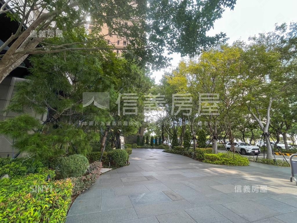 富宇世界之匯三房雙平車！房屋室內格局與周邊環境