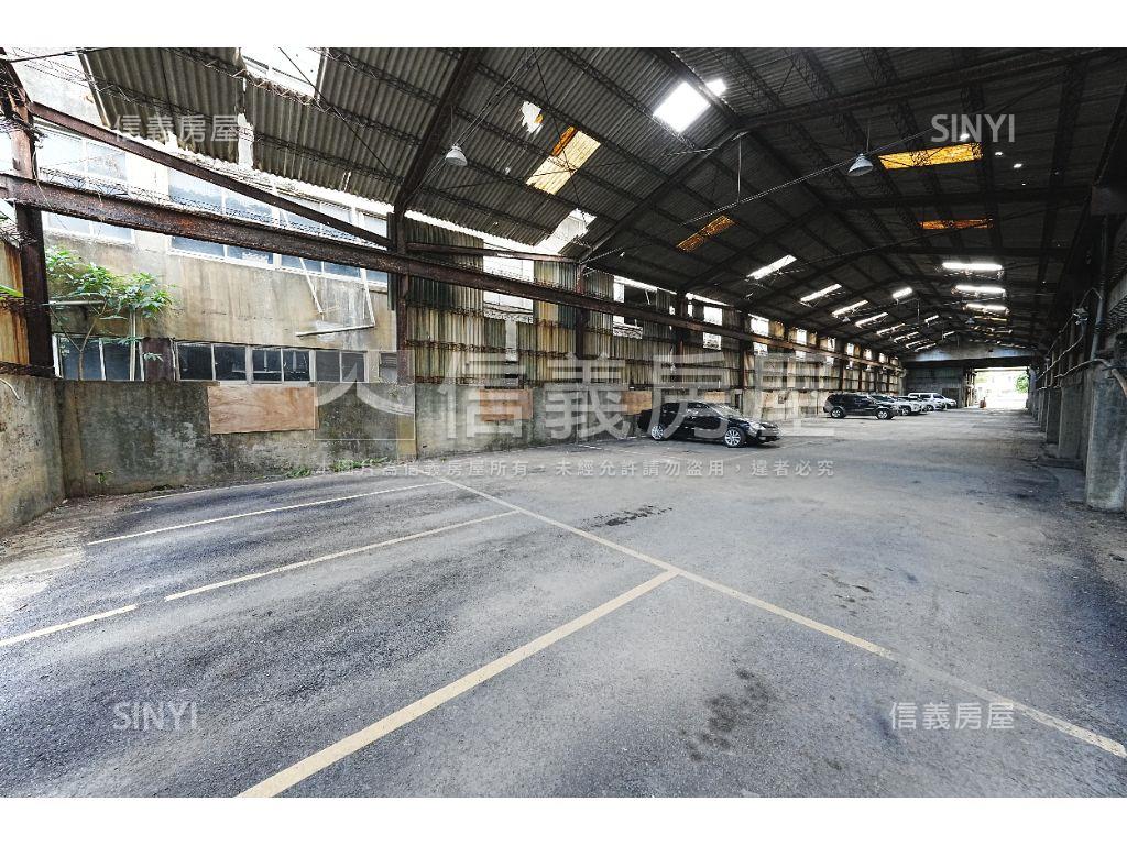 新莊中正路１４６０坪乙工房屋室內格局與周邊環境