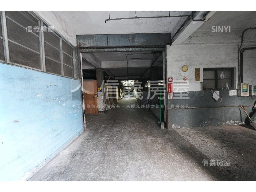 新莊中正路１４６０坪乙工房屋室內格局與周邊環境