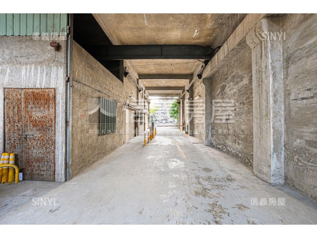 新莊中正路１４６０坪乙工房屋室內格局與周邊環境