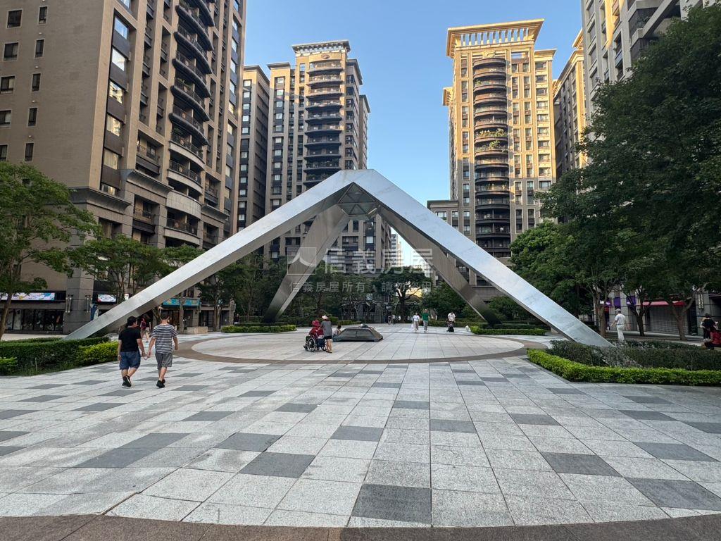 Ｕ未來邊間三房房屋室內格局與周邊環境
