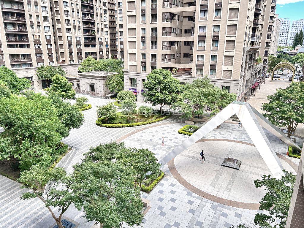 Ｕ未來中庭景觀邊間三房房屋室內格局與周邊環境