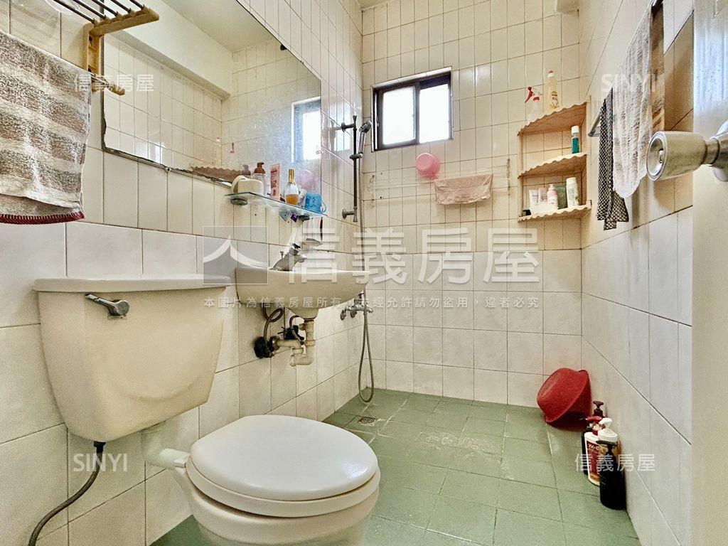 輕軌旁稀有獨棟透天房屋室內格局與周邊環境