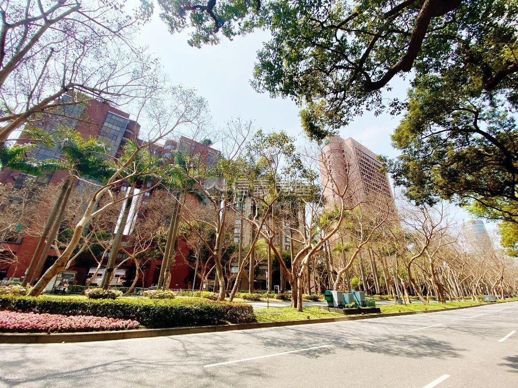 預售仁愛玉璽３樓Ｂ戶房屋室內格局與周邊環境