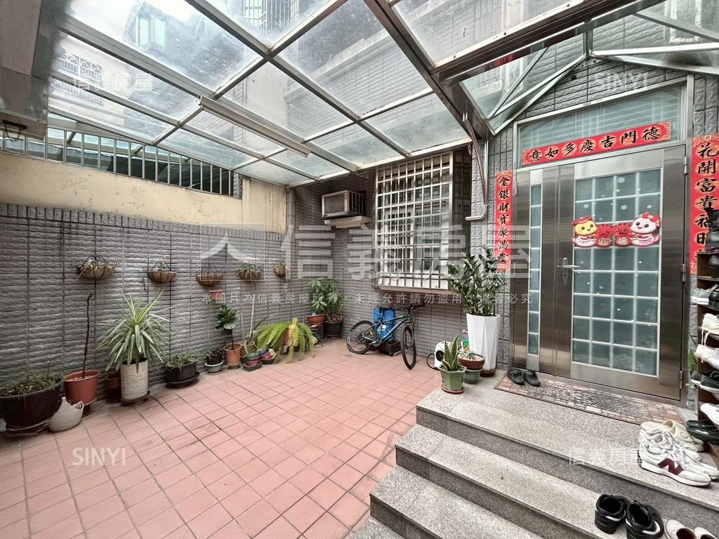 專任竹北大面寬車庫透天房屋室內格局與周邊環境