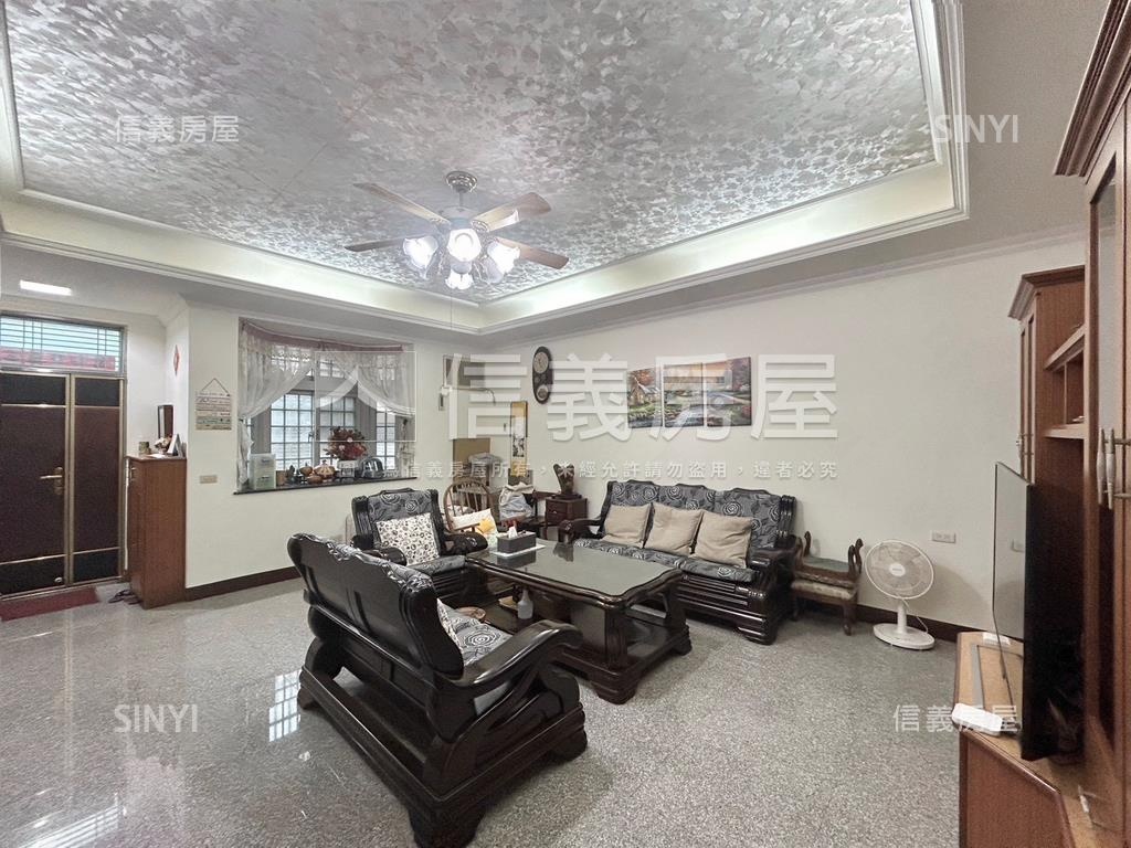 專任竹北大面寬車庫透天房屋室內格局與周邊環境