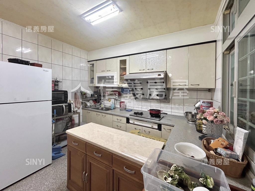 專任竹北大面寬車庫透天房屋室內格局與周邊環境