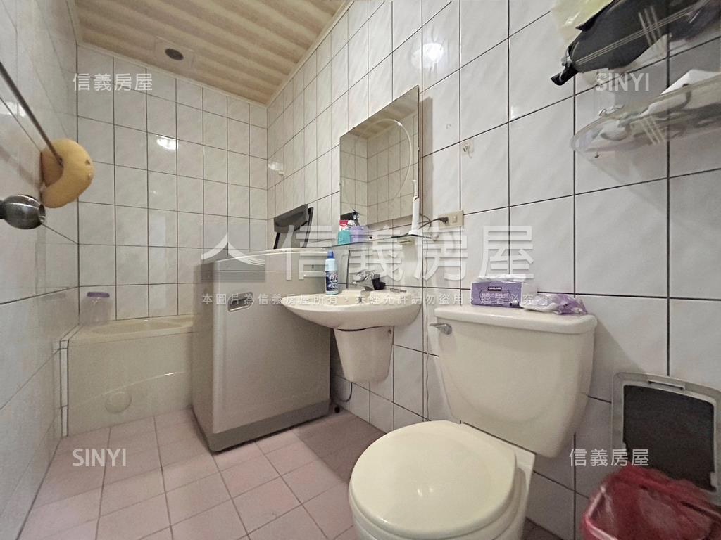 專任竹北大面寬車庫透天房屋室內格局與周邊環境