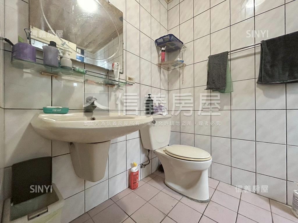 專任竹北大面寬車庫透天房屋室內格局與周邊環境