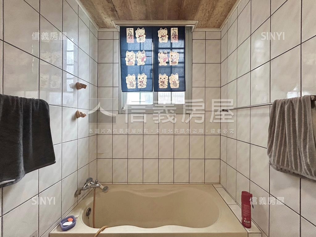 專任竹北大面寬車庫透天房屋室內格局與周邊環境